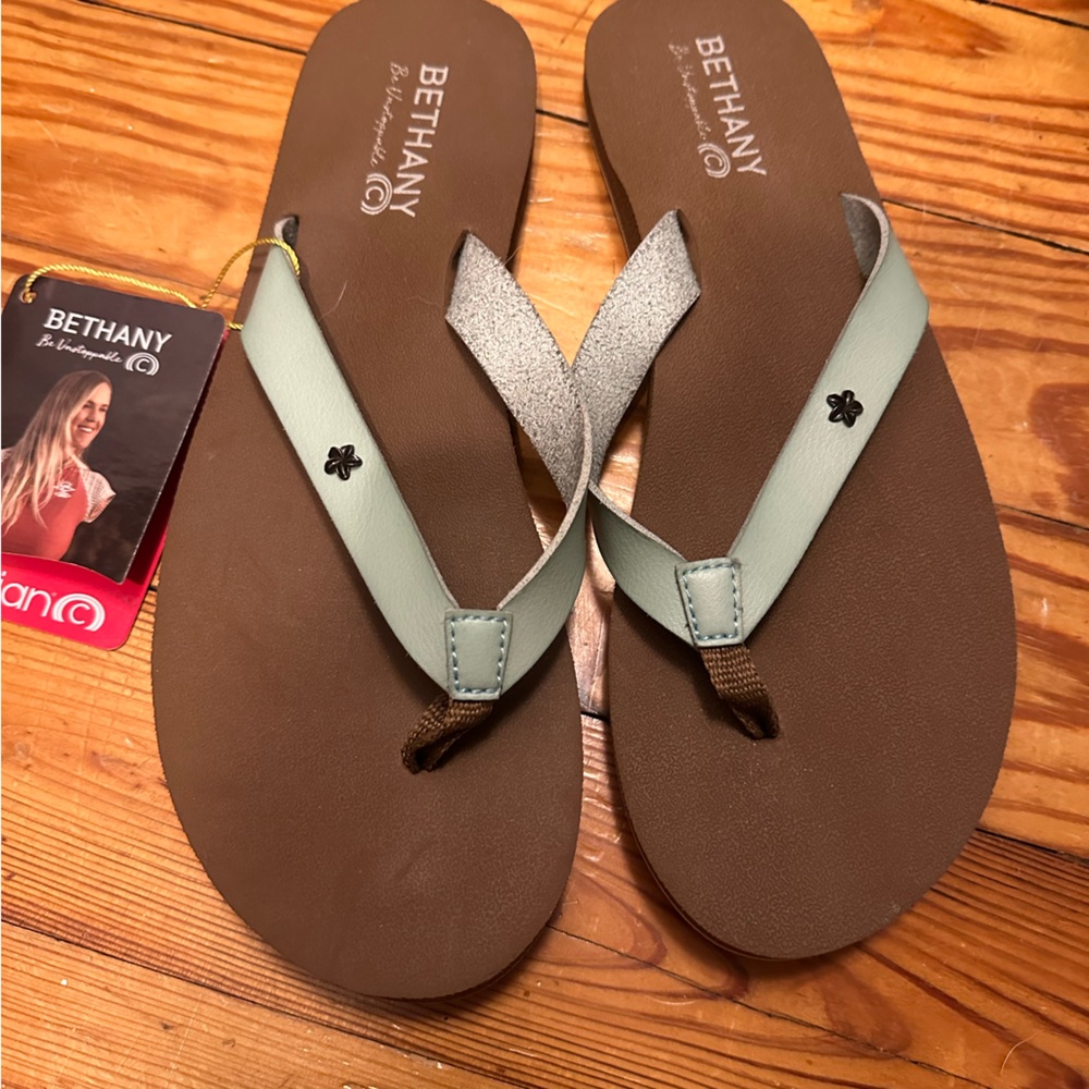 🆕Cobian Ladies Bethany Kealia Flip Flop Sandals in Seafoam Green - 9